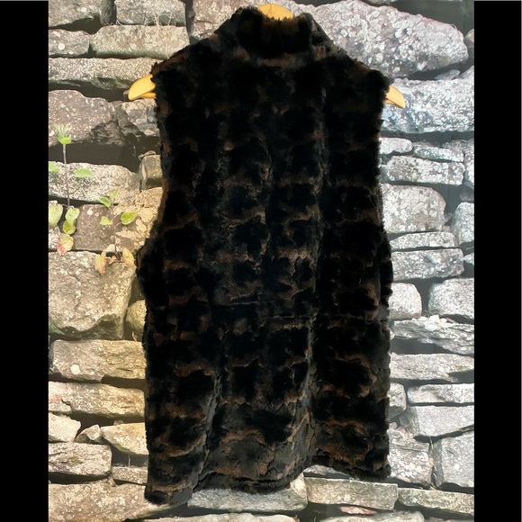 Beautiful Vintage Faux Fur Vest - Picture 2 of 4
